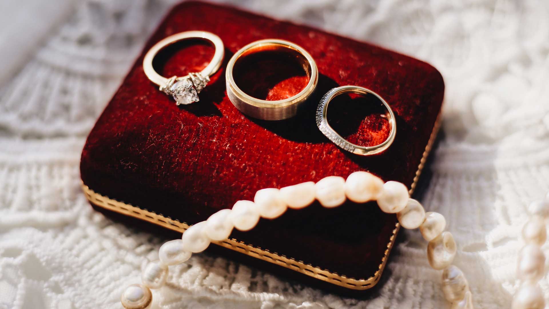 Some-Simple-Ways-to-Keep-Your-Jewelry-Safe-and-Shiny-on-contribution