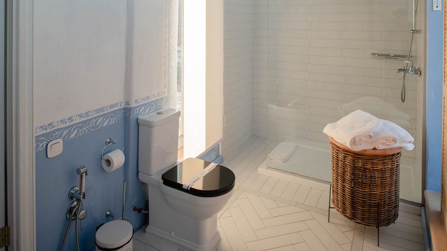 Get-Amazing-Ideas-for-Your-Small-Bathroom-on-contribution