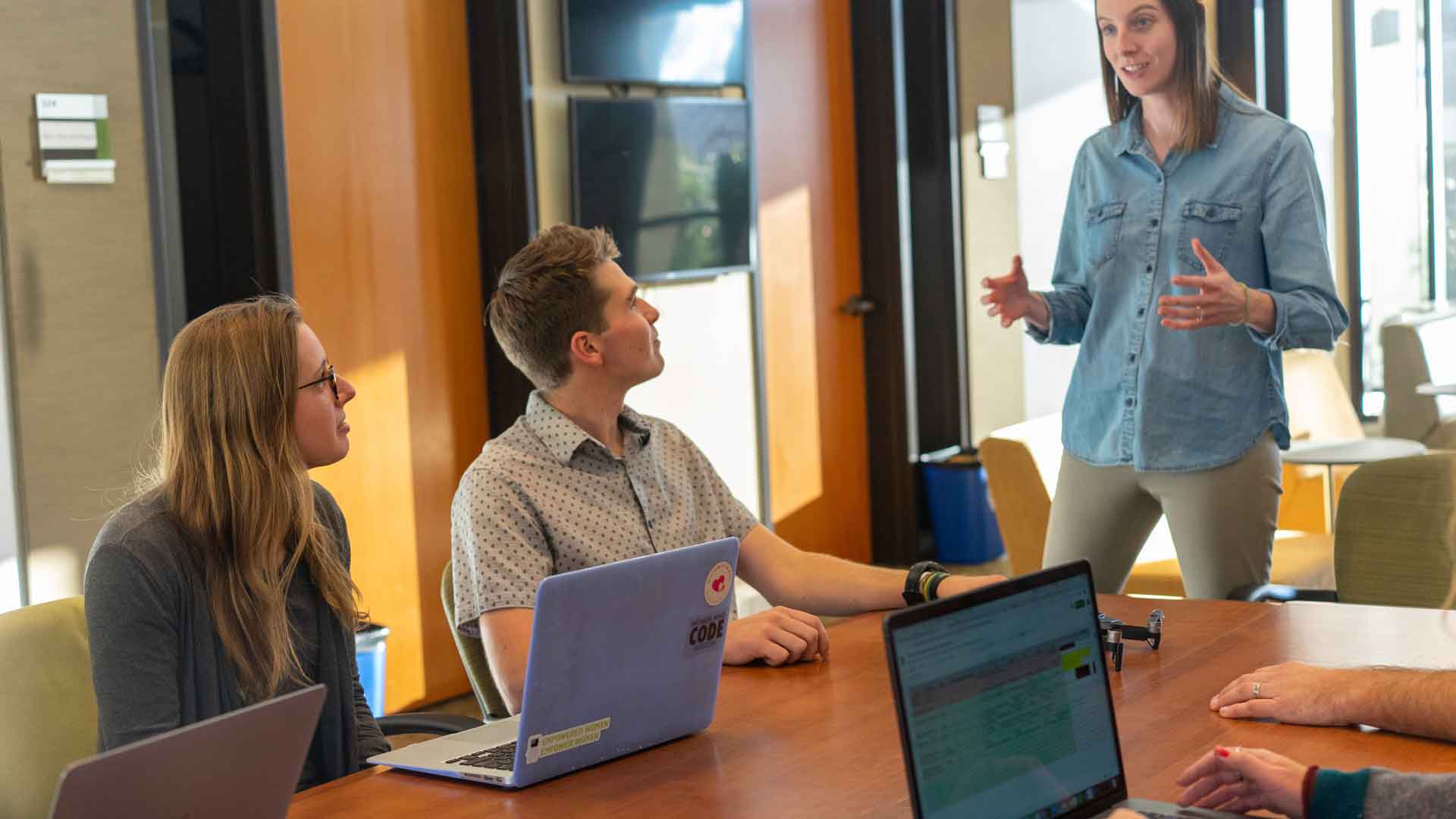 You-Should-Know-While-Starting-a-Dropshipping-Business-on-ContributionSpace