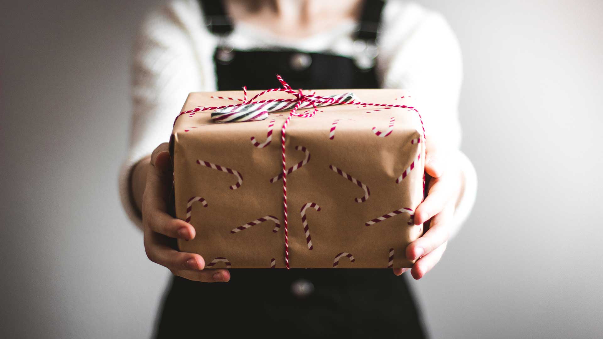Things-You-Can-Do-To-Give-The-Best-Birthday-Gift-To-Your-Mom-ContributionSpace
