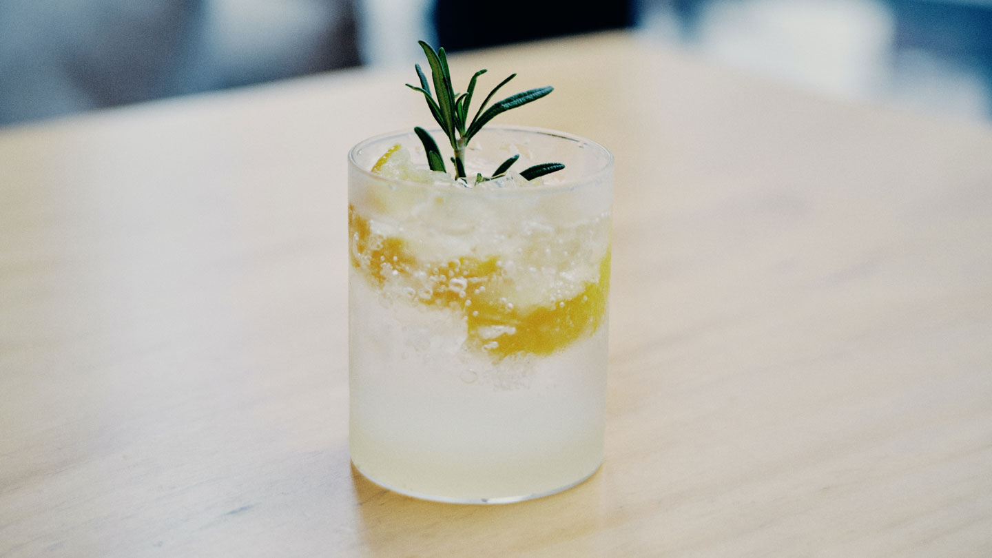 Sparkling-Water-Is-It-Bad-for-Your-Teeth-on-contribution