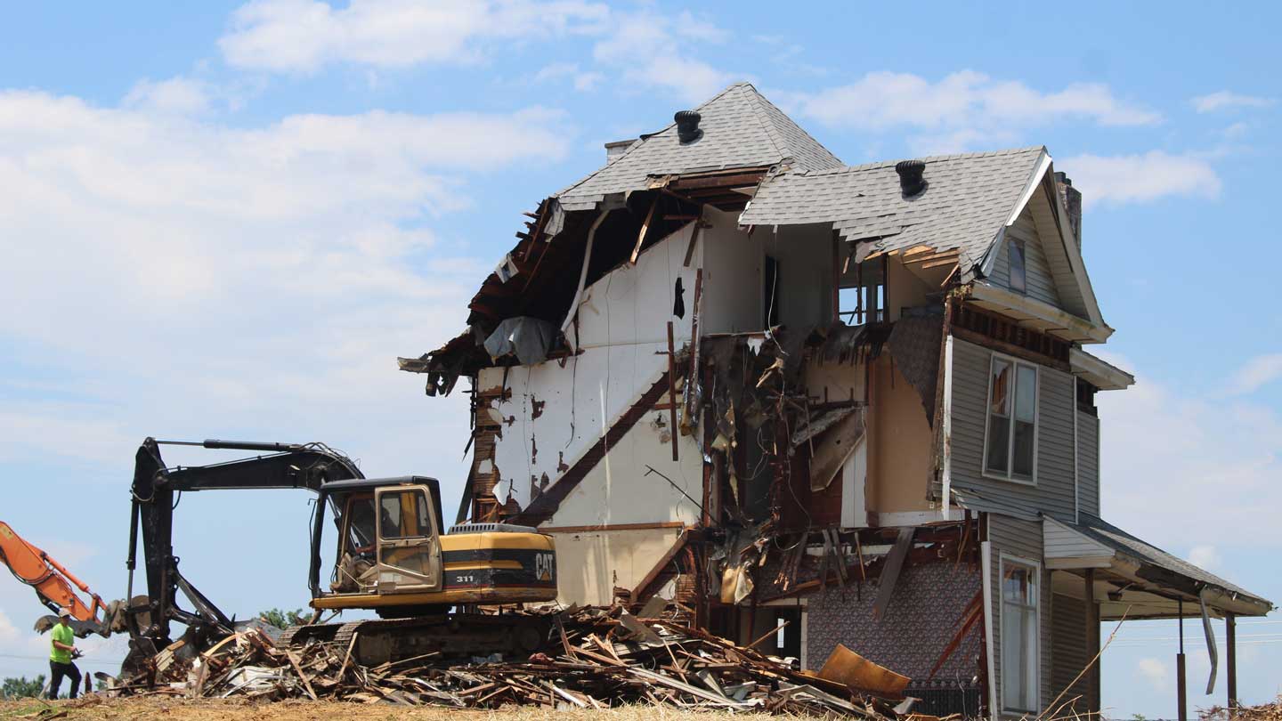 Everything-about-Affordable-Shed-Demolition-and-Removal-on-contribution
